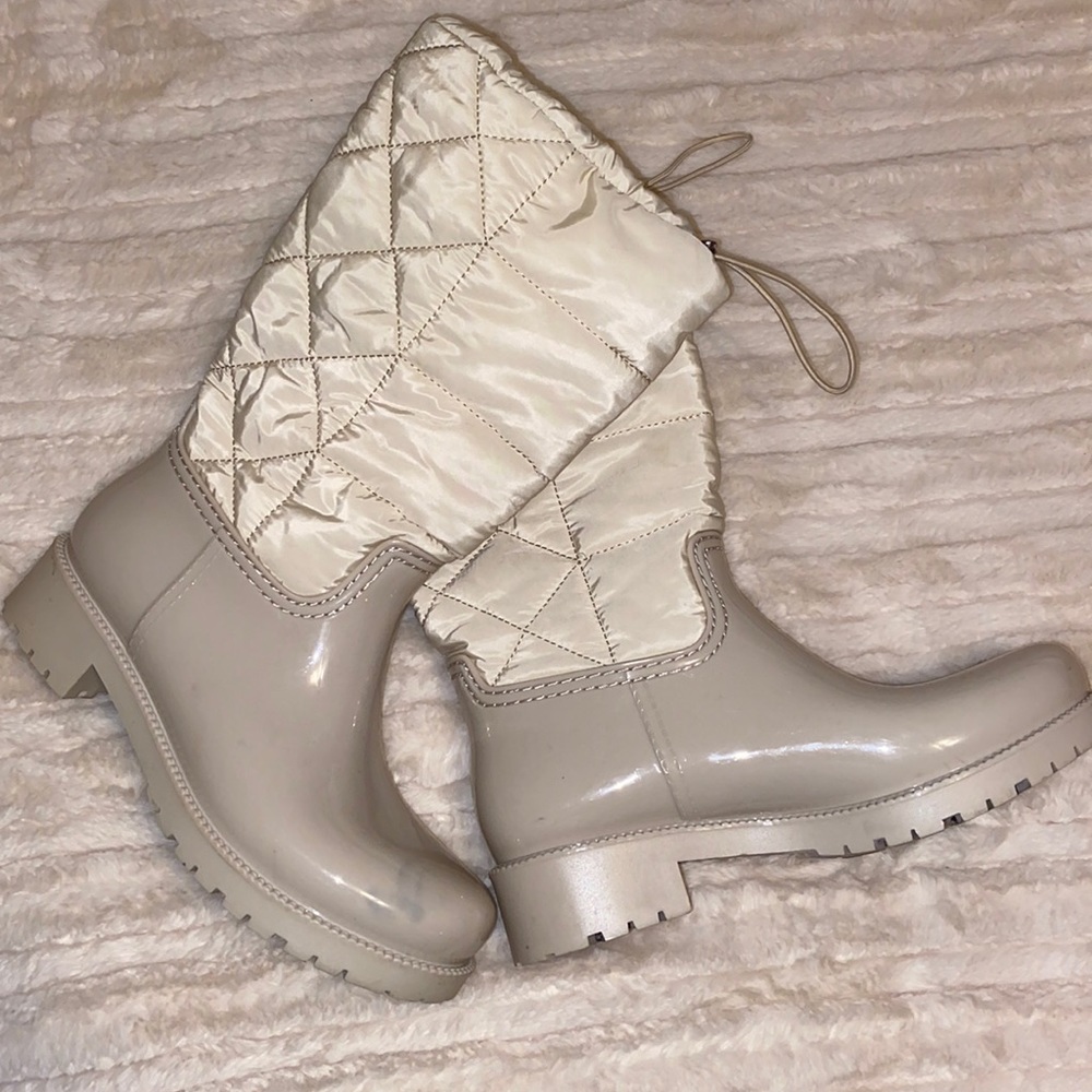 Snow boots